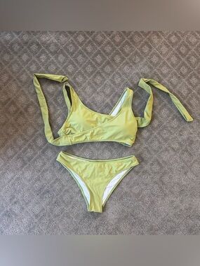 Women’s  Cupshe Light green Wrapped Top Swimsuit bikini Size M